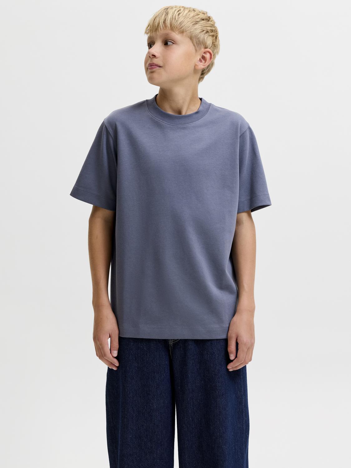 model_shot-front